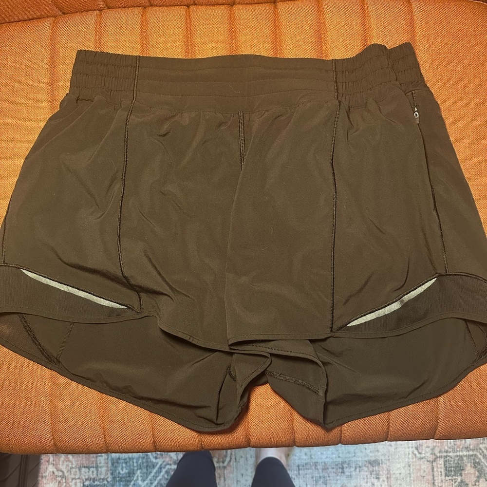 lululemon hotty hot high rise short 4”